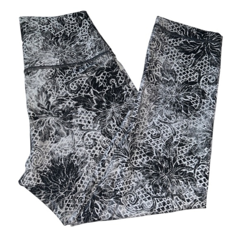 Lululemon Wunder Under Crop *Full-On Luxtreme 21"
Serigraph Starlight Black Sz 6 - Picture 2 of 14
